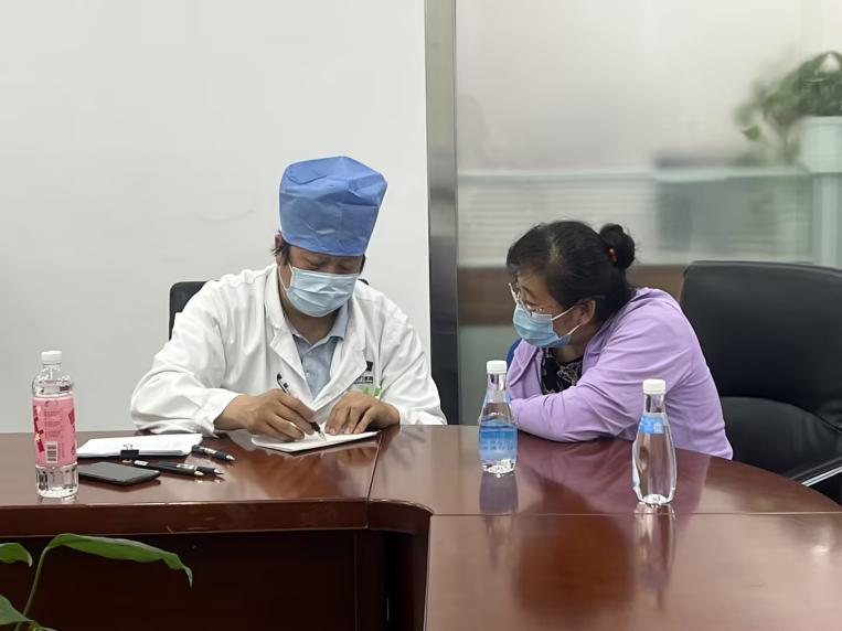 918�����û��ع��Ὺչ  &ldquo;�ذ�ְ������ ��ҽ��ҩ����&rdquo;  �����˶�